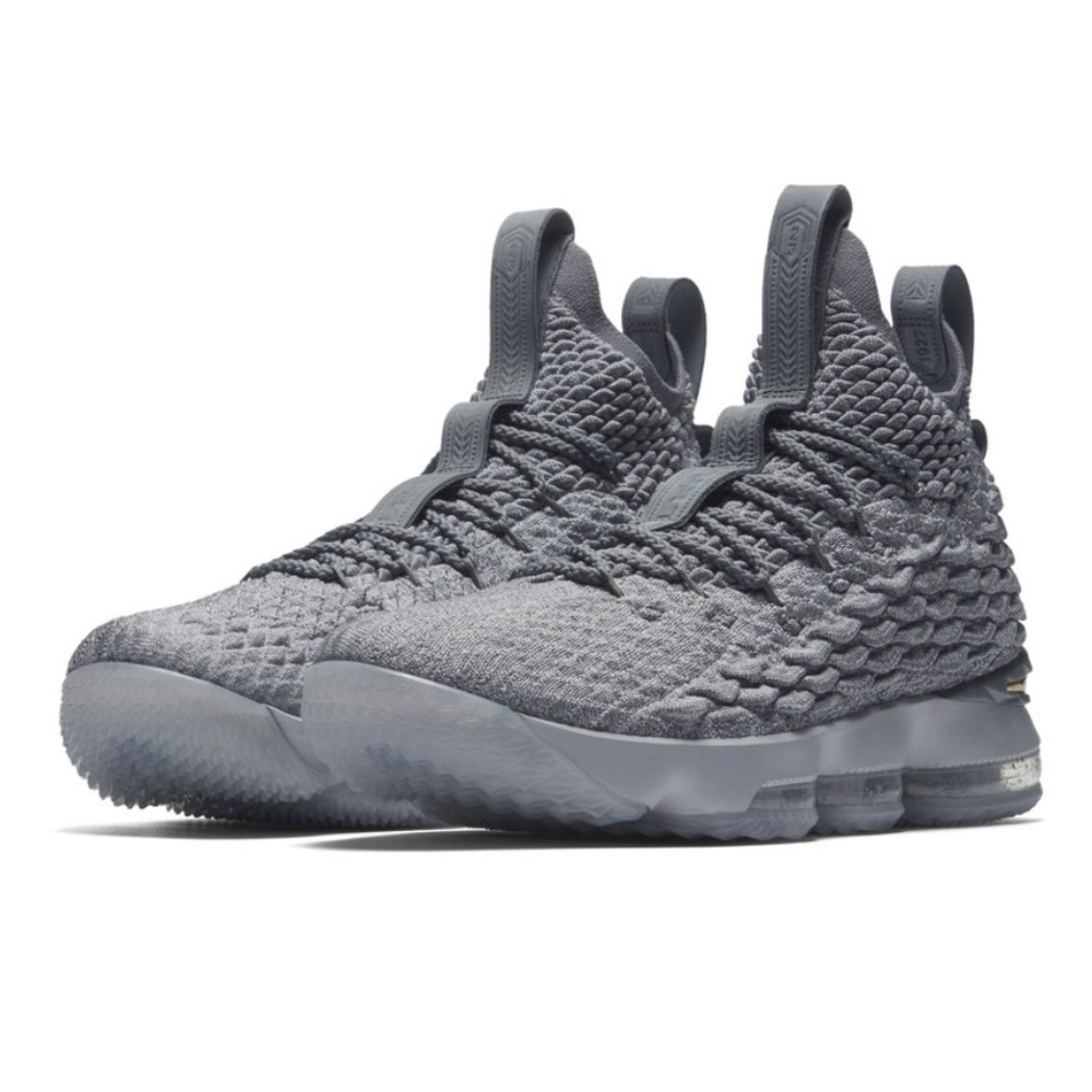 LeBron 15 Basketball Shoes